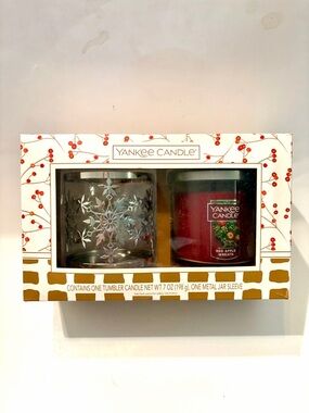 Yankee Candle Gift Set Red Apple Wreath 7 Oz Candle Decorative Jar Sleeve NIB